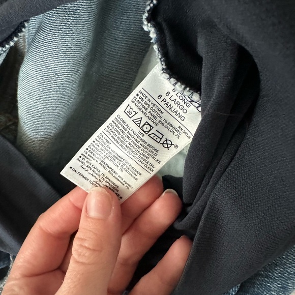 Old Navy Boyfriend Maternity Jeans // Size 6 Long - Picture 3 of 4